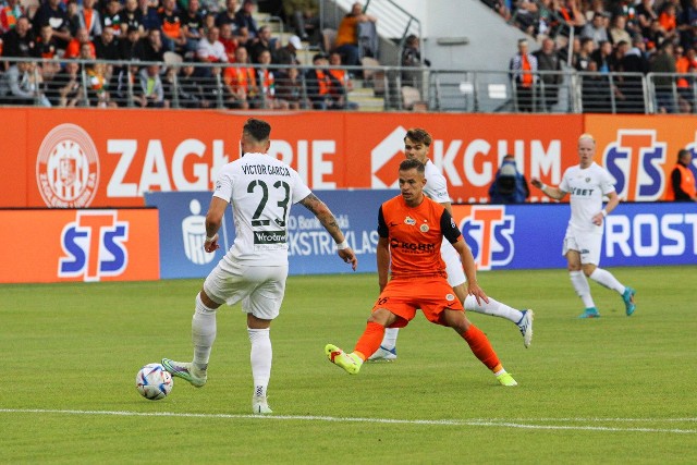 Zagłębie Lubin zremisowało ze Śląskiem Wrocław 0:0 w derbach Dolnego Śląska. Oceniliśmy piłkarzy Zagłębia po tym spotkaniu. Oceny w skali od 1 do 10, gdzie 10 to klasa światowa, a 1 to występ poniżej wszelkiej krytyki.Do kolejnych piłkarzy przejdziesz za pomocą gestów oraz strzałek