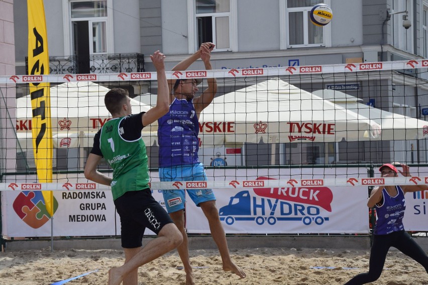 Na początek BeachBall Radom 2018 rozegrano turniej mixtów, w...