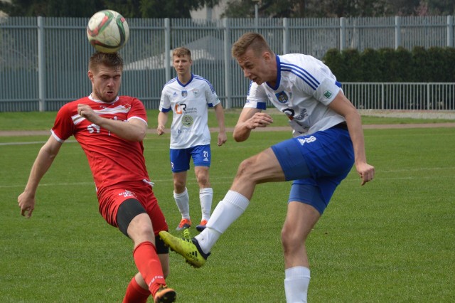 MKS Trzebinia przegrał z Unią Oświęcim 0:3. Na zdjęciu Arkadiusz Czapla, silny punkt siły ofensywnej oświęcimian.