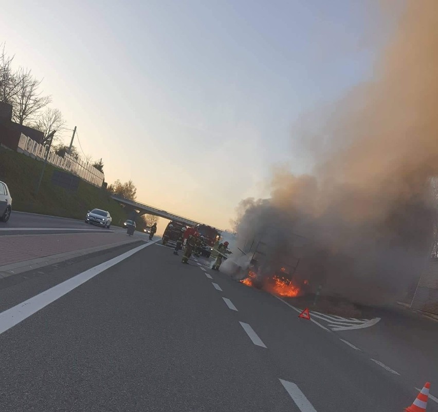 Na DK 94 w Sułkowie pod Wieliczką doszło do pożaru samochodu...