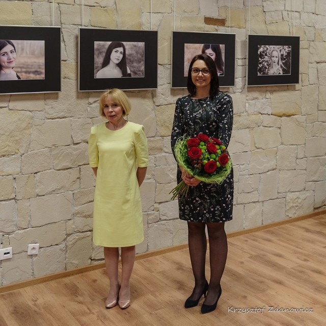 Wystawę fotografii Katarzyny Gębskiej "Pół żartem, pół serio" otwarto w filii numer 6 Miejskiej Biblioteki Publicznej w Radomiu.
