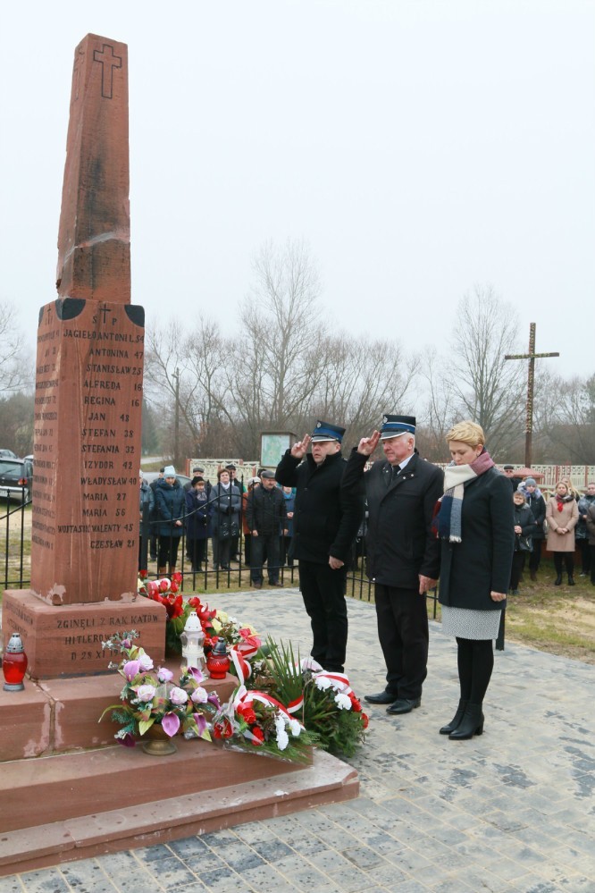 76 rocznica „krwawej niedzieli” w Bichniowie. Msza i uroczystości przed pomnikiem (ZDJĘCIA)