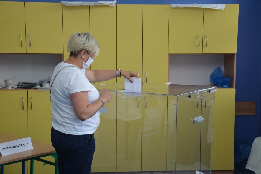 Zdjęcia i frekwencja z drugiej tury wyborów prezydenckich w Sępólnie Krajeńskim 