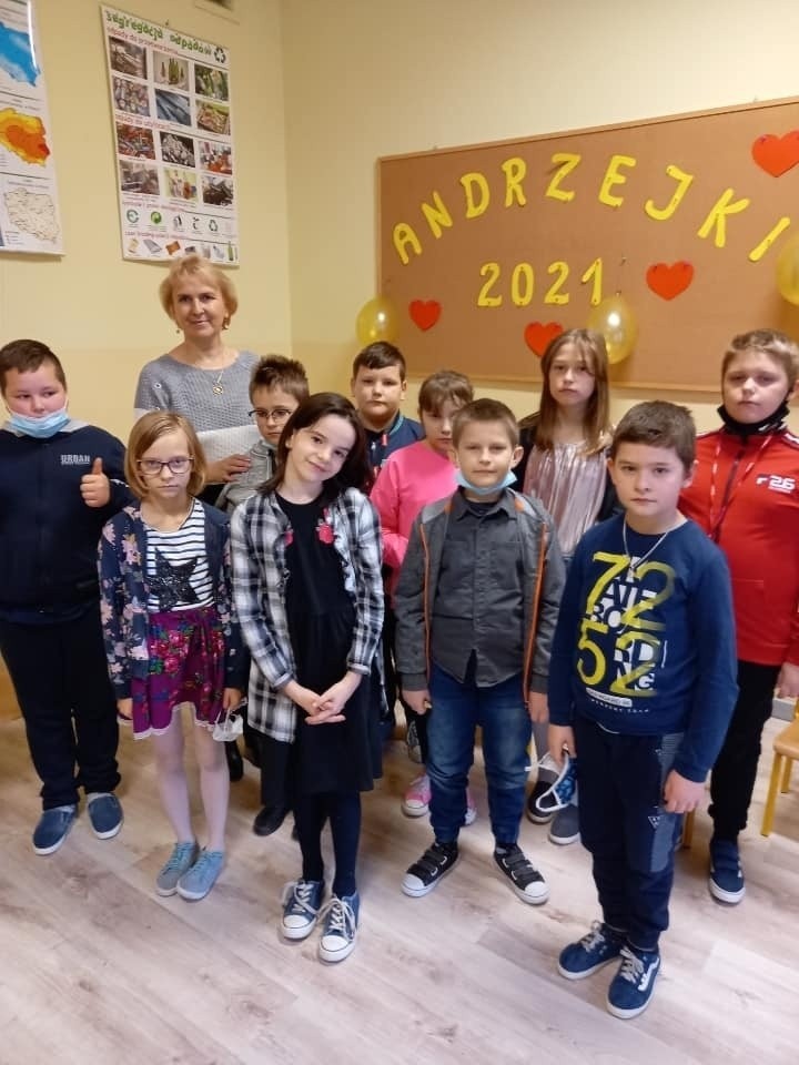 Andrzejki 2021 w szkole w Pawłowicach. Uczniowie wróżyli i...