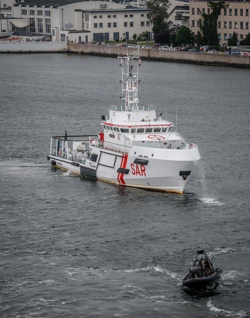 Ewakuacja medyczna na Bałtyku. Statek SAR transportuje...