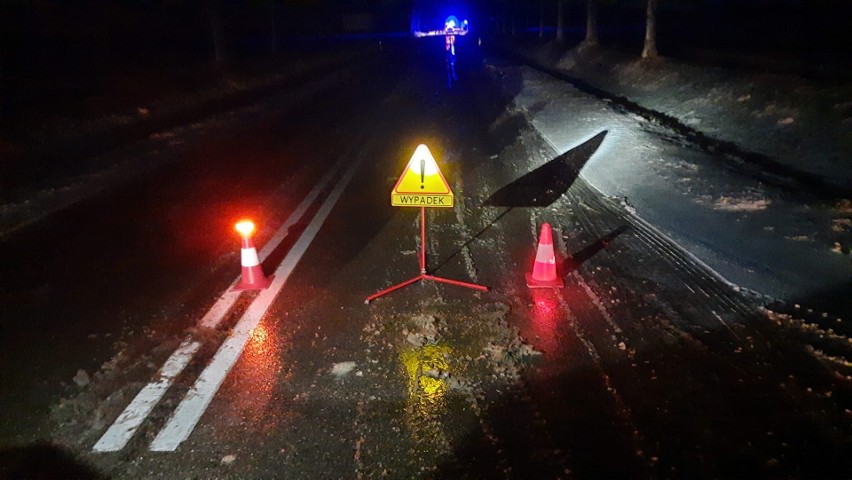 Kadłubówka. Wypadek na DK 66. Zderzenie busa z ciężarówką. Droga zablokowana