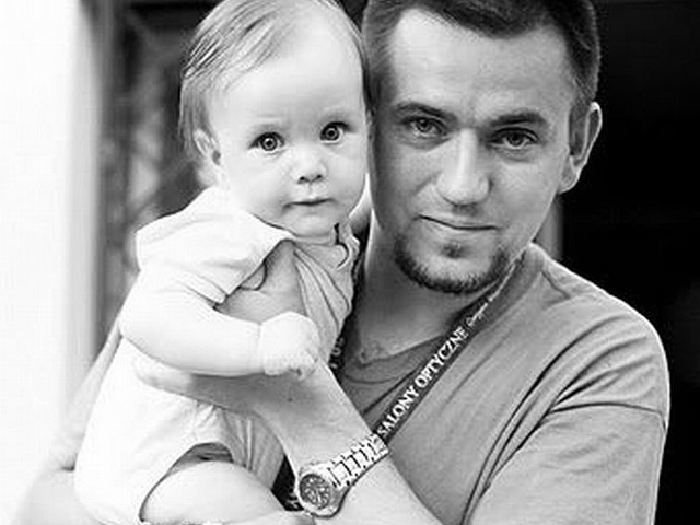 Dla Damiana Wojciechowskiego z Tarnobrzega ojcostwo to bardzo odpowiedzialne zadanie. Na zdjęciu Damian wraz ze swoim synkiem Danielem Hugo.