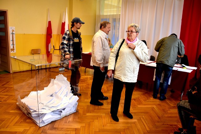 Wybory samorządowe 2018 w Będzinie i powiecie będzińskim. Trwa głosowanie.