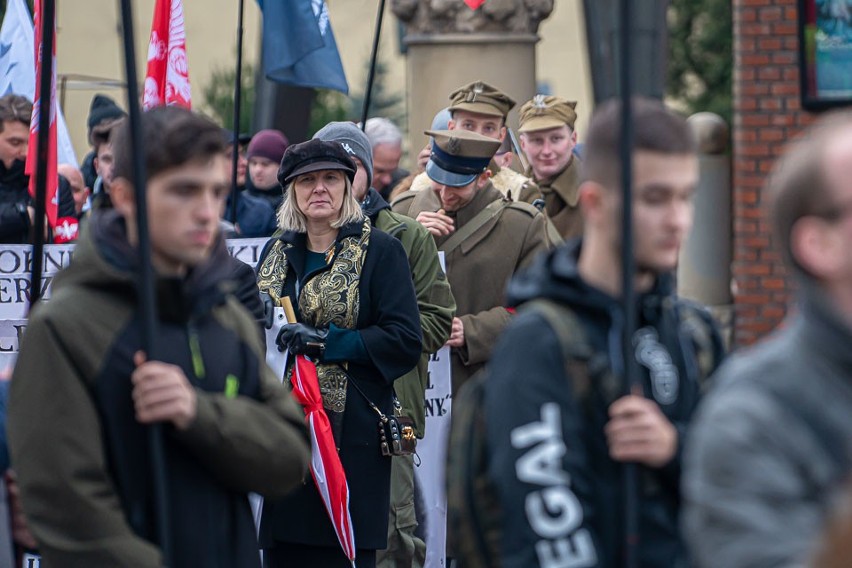 Nowy Sącz. Ulicami miasta przeszedł Marsz Pamięci Żołnierzy Wyklętych. Na czele Młodzież Wszechpolska i Ruch Narodowy [ZDJĘCIA]