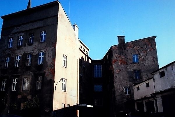 Budynek KMP Mysłowice sprzed i po remoncie. Różnice widoczne...