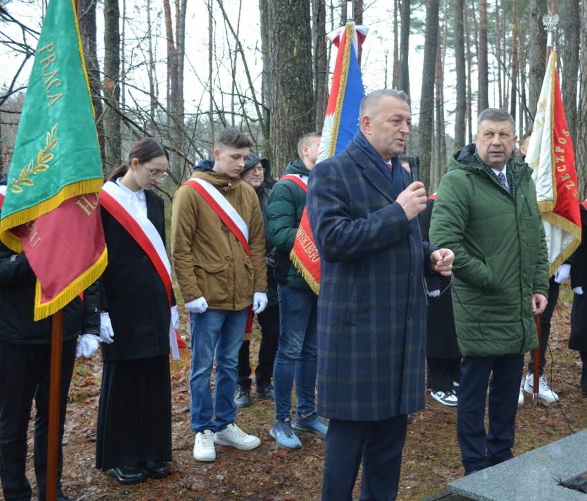 Uroczystości w Wąskim Lesie. W 84. rocznicę mordu upamiętniono mieszkańców pow. makowskiego zamordowanych przez Niemców