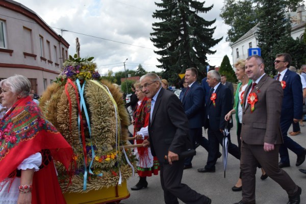 Powiat włoszczowski pięknie zaprezentował się na dożynkach wojewódzkich (ZDJĘCIA)