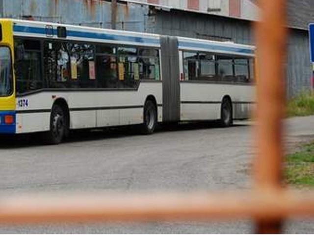 Kontrolerzy biletów w autobusach miejskich zostali zatrzymani za przyjmowanie łapówek