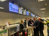 Rekord na lotnisku krakowskim. 9-milionowy pasażer został powitany w porcie. Na przyszły rok są szanse na więcej