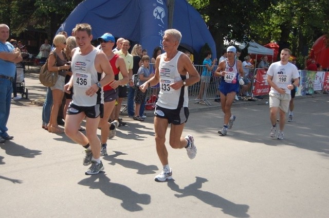 XII Półmaraton Wtórpol w Skarżysku-Kamiennej odbędzie się już 18 sierpnia. Z numerem 433 jeden ze znanych miejscowych biegaczy Janusz Ordyński.