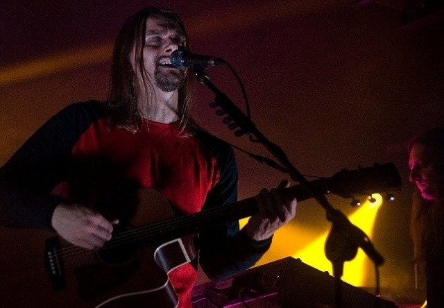 Mariusz Duda zagrał na gitarze elektroakustycznej
