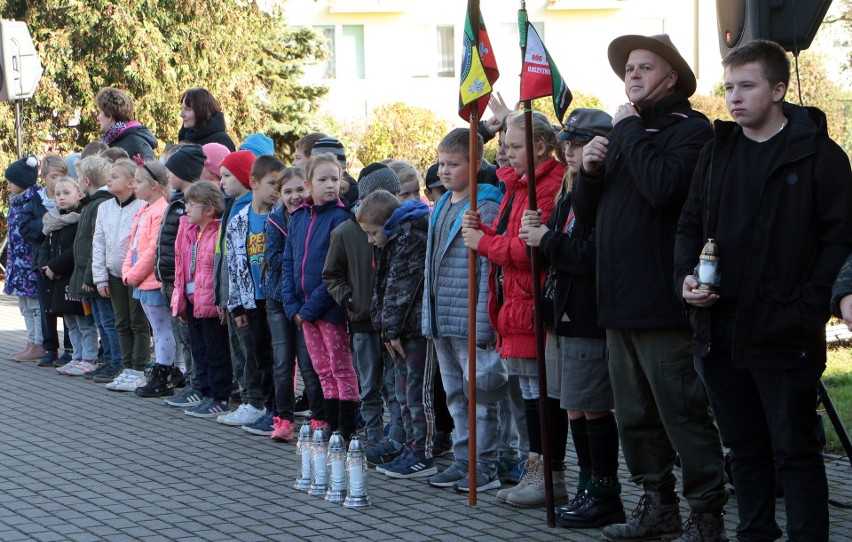 Dziś (29 października), w samo południe przy pomniku 10...