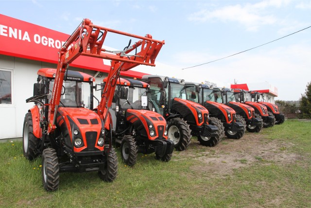 W 2018 roku na polski rynek trafiło 15041 używanych ciągników rolniczych – wynika z najnowszego raportu AgriTrac (Martin&Jacob). Tak dużego importu używanych ciągników nie było od 11 lat.- Import używanych ciągników do Polski był w tym roku wyższy niż w latach ubiegłych o średnio 10 procent i otarł się o faktyczny rekord. Więcej używanych traktorów sprowadzono tylko w roku 2007  – mówi Tomasz Rybak, manager projektu AgriTrac.