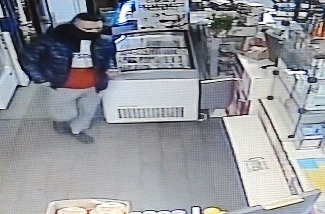 W sklepie przy ul. Łęczyckiej 56 złodziejski duet ukradł puszkę z datkami dla chorych dzieci.WIDEO I WIĘCEJ INFORMACJI - KLIKNIJ DALEJ