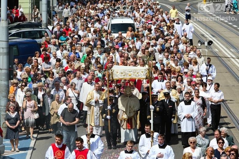 Obchody Bożego Ciała w Szczecinie. Będą procesje i związane z nimi utrudnienia w ruchu. LISTA parafii i godziny procesji 