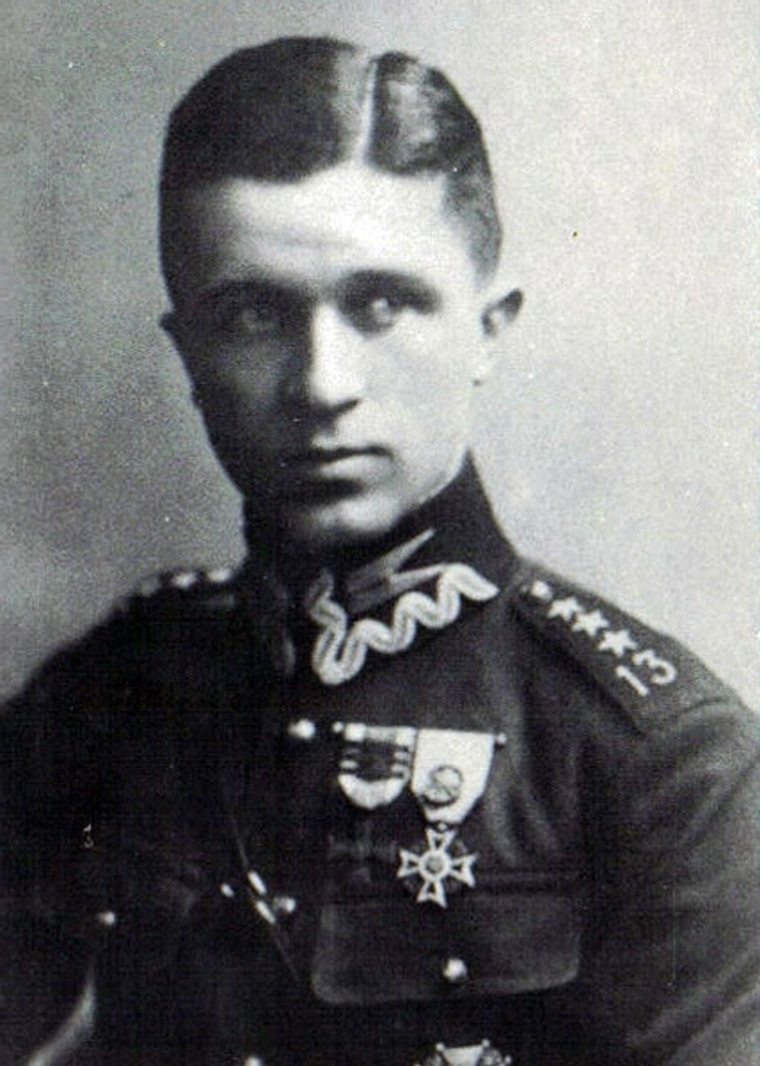 Jerzy Sosnowski w mundurze rotmistrza 13. Pułku Ułanów...