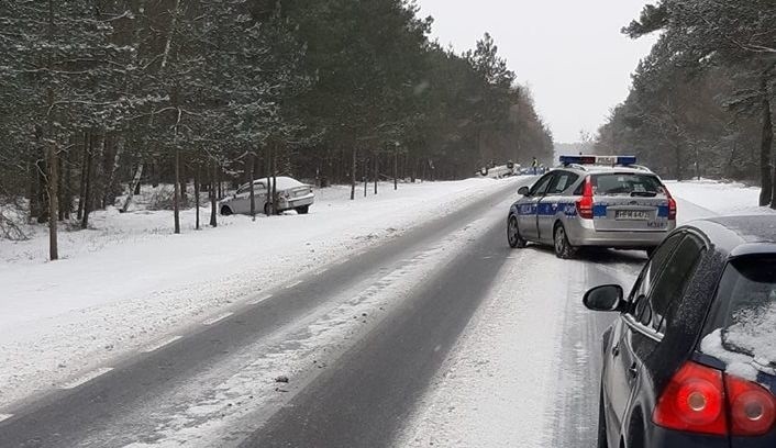 Śnieżyca w Podlaskiem: 25.01.2019. Wypadki i kolizje w regionie. Na drogach trudne warunki [ZDJĘCIA]