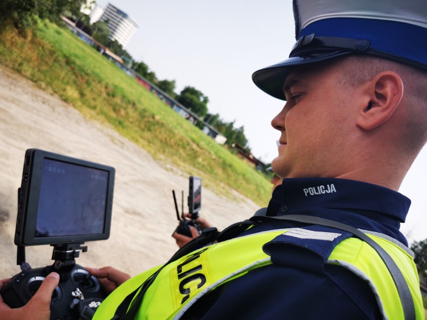 Rzeszów. Policjanci z dronem prowadzą akcję "Czerwone Światło - STOP" [ZDJĘCIA, WIDEO]