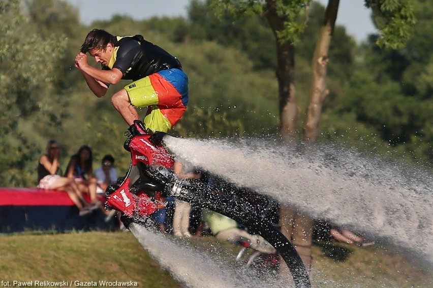 Zobacz niezwykłe pokazy na flyboardach (FILMY, ZDJĘCIA)