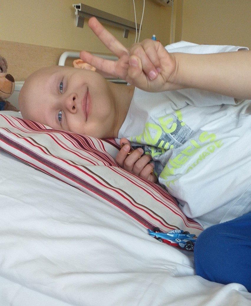 „Musimy pokonać tego cholernego potwora”. Pięcioletni Franciszek Fiut ze Starachowic walczy z nowotworem