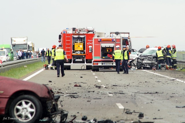 Do śmiertelnego wypadku doszło w sobotę, 23 czerwca na 163 kilometrze drogi S3 na wysokości Osogóry (powiat świebodziński). Zderzyły się trzy samochody osobowe.