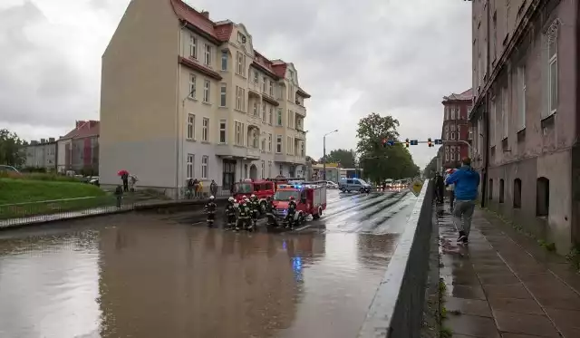 Ocieplający się klimat sprawia, że poziom wody w oceanach rośnie. Sprawdzamy, jak będzie wyglądał region słupski po podniesieniu poziomu wody w Bałtyku. Z oczywistych względów na podniesienie wód oceanu światowego narażona jest Ustka. O ile musiałby podnieść się stan morza aby woda zalała również Słupsk? Sprawdź na kolejnych slajdach. Na symulację stanów powodziowych pozwala serwis internetowy flood.firetree.net