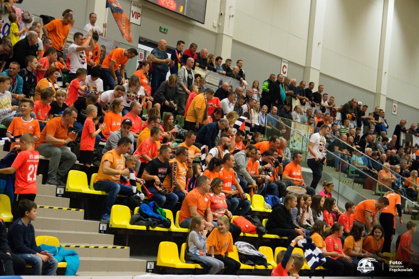 KS Acana Orzeł Futsal Jelcz-Laskowice - AZS UG Gdańsk 9:4. Wielu kibiców i duża sektorówka [ZDJĘCIA]