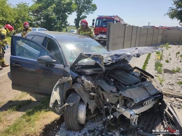 W Zamartem w powiecie sępoleńskim kierująca audi staranowała...