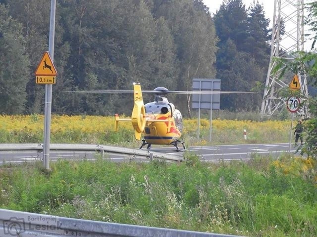 Groźny wypadek w Jaworznie, jeden z kierowców trafił do szpitala śmigłowcem LPR