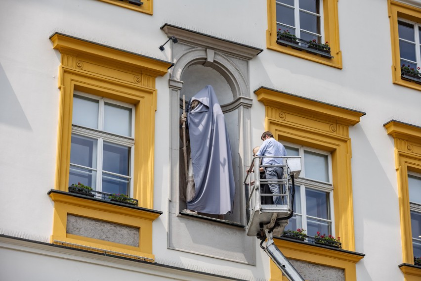 Po 230 latach św. Krzysztof powrócił na fasadę Pałacu...