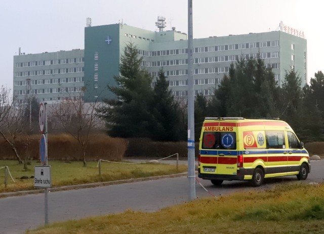 W Mazowieckim Szpitalu Specjalistycznym potroiła się liczba pacjentów z potwierdzonym zakażeniem koronawirusem. W lecznicy utworzono blisko 80 łóżek covidowych.