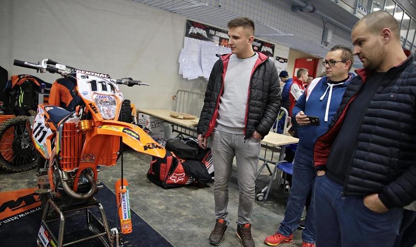 Kibice w Tauron Arenie Kraków podczas pierwszej rundy mistrzostw świata w SuperEnduro [ZDJĘCIA]