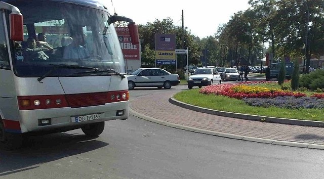 Rondo Małkowskich w Tarnobrzegu jest zmorą kierowców wjeżdżających do centrum miasta od strony Stalowej Woli.