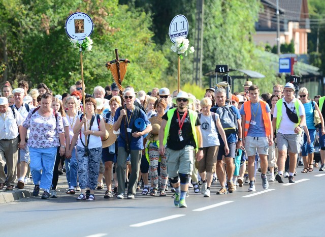 Pielgrzymi z radomskich parafii we wtorek wyruszyli na Jasną Górę. Do celu dotrą we wtorek 13 sierpnia.