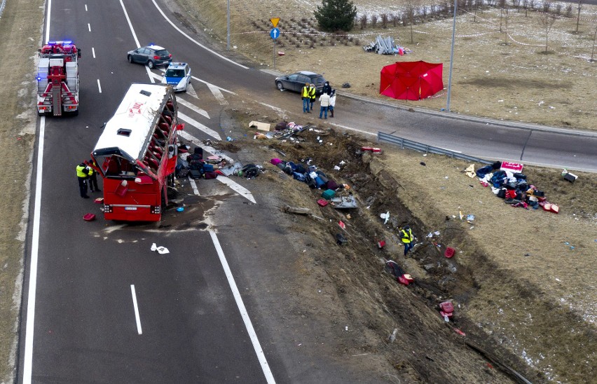 Wypadek ukraińskiego autokaru na autostradzie A4 koło Przemyśla. Zginęło 5 osób, a 39 zostało rannych [ZDJĘCIA]