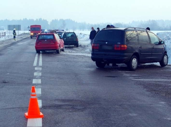 W miejscu zderzenia kierowcy napotykali utrudnienie w ruchu