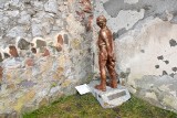 Rzeźba „Chłopca w kącie” w Kielcach. Niemy apel przeciwko przemocy wobec dzieci