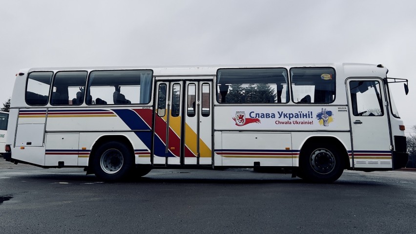 PKS Gryfice przekazał autobus ukraińskiej armii. Zawiózł także kolejne dary dla potrzebujących