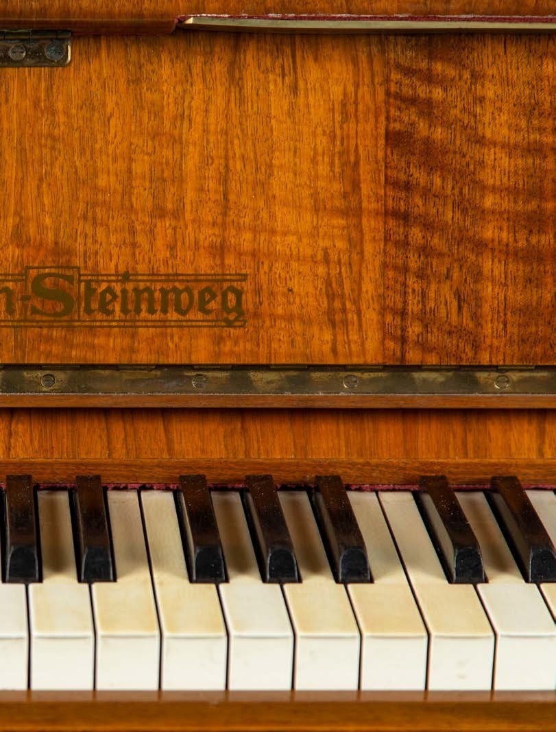 Sosnowiec kupił pianino i pióro Władysława Szpilmana podczas rekordowej aukcji pamiątek po kompozytorze. 1,3 mln zł za fortepian!
