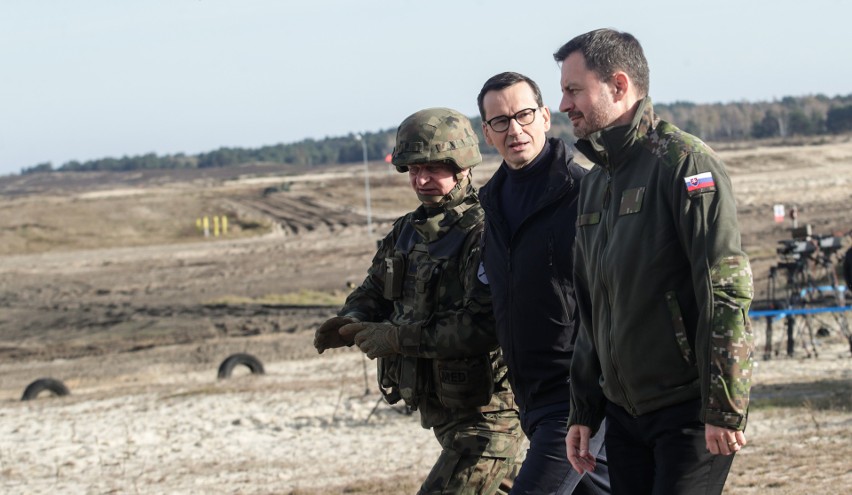 Premier Mateusz Morawiecki i Premier Słowacji Eduard Heger na ćwiczeniach wojskowych Puma 22 w Nowej Dębie [ZDJĘCIA]