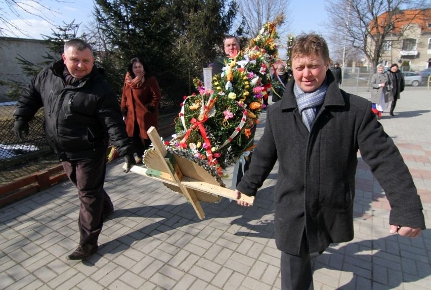 Palma wielkanocna. Jak zrobić palmę wielkanocną na niedzielę...