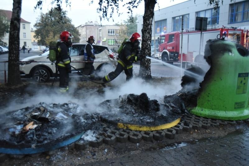 Kłęby dymu nad Katowicami. Spokojnie, to tylko płonący śmietnik