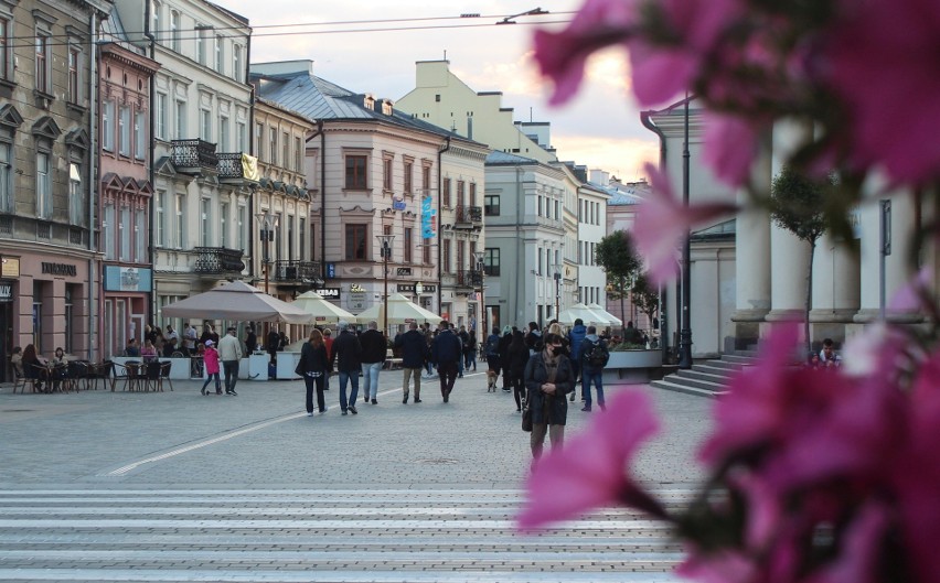 Pierwszy weekend w Lublinie po otwarciu restauracji. Centrum miasta powoli wraca do życia. Zobacz zdjęcia i wideo