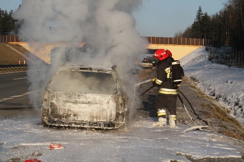 Peugeot 307 spłonął na kieleckiej obwodnicy