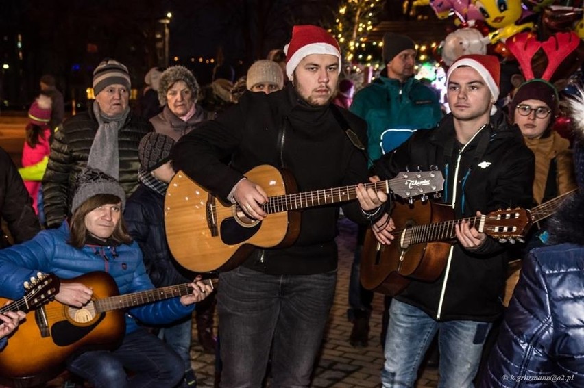 Wszyscy gitarzyści ze Starachowic zagrają razem kolędę podczas Jarmarku Bożonarodzeniowego